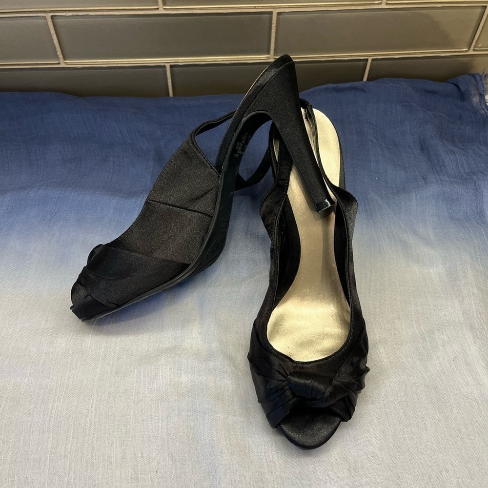 Satin Sling-backs - EUC - Size 7.5 - Picture 5 of 9